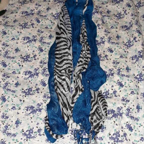 Bundle Scarves - Picture 3 of 4